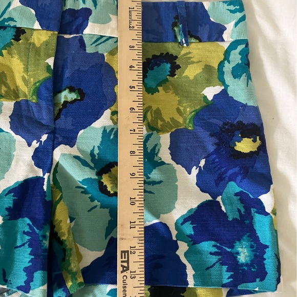 LOFT Blue and Green Floral Women's Shorts size 14. - Picture 7 of 7